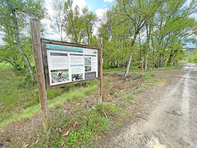 Panel «La convivencia del hombre con el río»